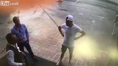 لحظة سرقة ساعة قيمتها 40 ألف يورو من معصم سائح بإسبانيا (فيديو)