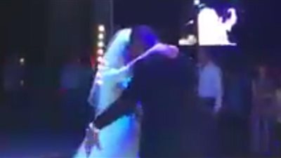 بالفيديو.. شاب يعد مفاجأة غير متوقعة لعروسه