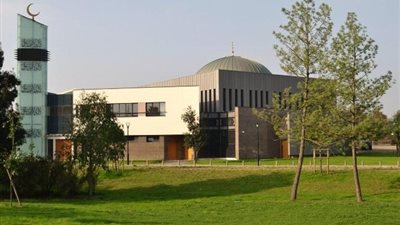 مركز أمريكي يكشف مخطط قطر الإرهابي في فرنسا.. نظام تميم يمول الإخوان تحت ستار الإسلام.. الدوحة تسعى لإحكام قبضتها على مجتمع المسلمين.. تتخذ من المساجد والمدارس وسيلة لبث الفكر المتطرف