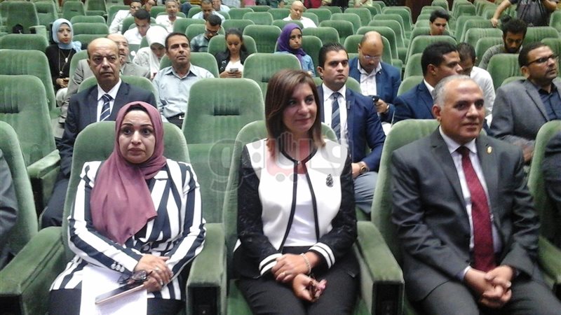  السفيرة نبيلة مكرم