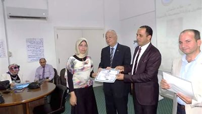 رئيس جامعة دمنهور يشهد ختام أول مرحلة لتدريب العاملين بالصحة