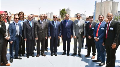 يوم رئاسي حافل.. السيسي يفتتح أكبر مجمع صناعي للأسمنت والرخام والجرانيت ببني سويف.. يكلف الحكومة بمراجعة الفلاتر وتطبيق الاشتراطات البيئية.. ومساعدات عاجلة إلى السودان لمواجهة آثار السيول