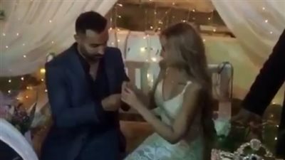 خطبة أحمد فهمي وهنا الزاهد على أنغام أغنية «أوعديني» (فيديو)