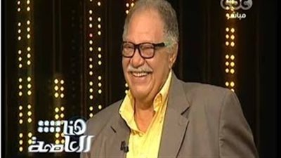 بالفيديو.. يحيى الفخراني يكشف سر ابتسامته الدائمة.. ويؤكد: دفعت أموالًا للعمل في الفن.. «بطلت سجاير علشان لميس جابر وهي لسه بتشرب».. «خان» رشحني لـ«خرج ولم يعد».. ولم أرغ