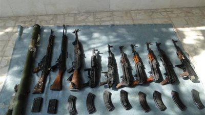 أمن الموانئ يضبط رأس صاروخ «جراد» و161 سلاحًا ناريًا