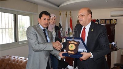 وزير الرياضة يلتقي مدير «مكافحة المنشطات» (صور)