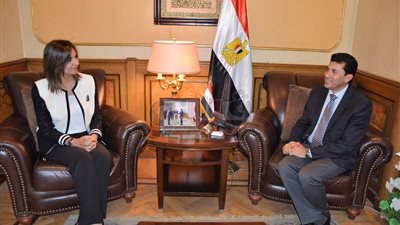 «الهجرة» و«الشباب» توقعان بروتوكول للاهتمام بشباب المصريين بالخارج