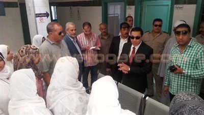 «محافظ الشرقية» يجازي 7 أطباء وعاملة بالإدارة الصحية في الإبراهيمية