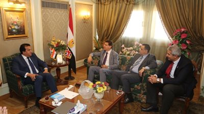 توقيع اتفاقية شراكة بين هندسة عين شمس ونظيرتها بجامعة إيست لندن