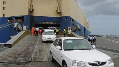 المصريون بالخارج يستنجدون بوزيرة الهجرة لإعفائهم من جمارك السيارات