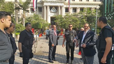 بالصور.. تشديدات أمنية لاستقبال الطلاب بجامعة بنها