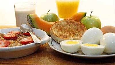 5 نصائح غذائية لوجبة إفطار صحية للأطفال أثناء الدراسة