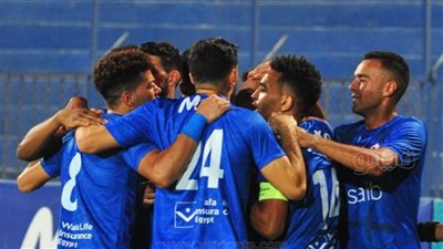 جماهير الزمالك تحتفل مع اللاعبين بعد الفوز على الجونة 