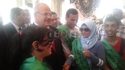 بالفيديو.. «الخشت» ممازحا طالبات مناهضة التحرش: «الرجالة هتتربى»