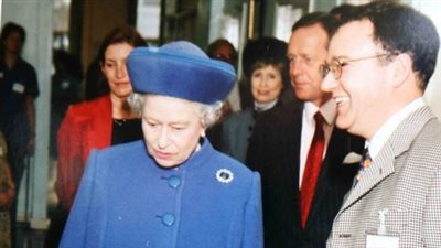 وفاة الطبيب الخاص لملكة بريطانيا في حادث تصادم (صور)