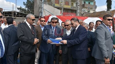 بالصور.. وزير القوى العاملة يضع حجر الأساس للمبنى الجديد بالزقازيق