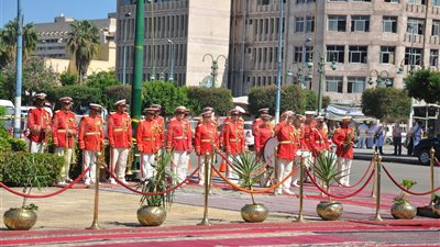 بالصور.. الموسيقى العسكرية تلهب حماس الجماهير بـ