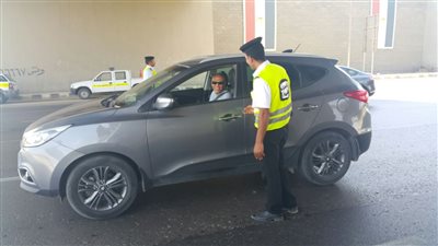 بالصور.. حملات مرورية على الطرق السريعة للحد من الحوادث