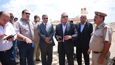 محافظ كفرالشيخ يطارد مهربي زريعة الأسماك ويحظر الصيد في البرلس