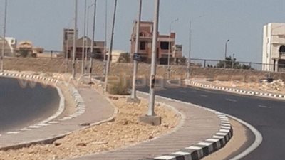 مدخل مدينة العبور «منور في عز الظهر»