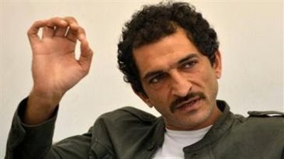 النيابة تستمع لأقوال متهم عمرو واكد بتحطيم سيارته في الدقى