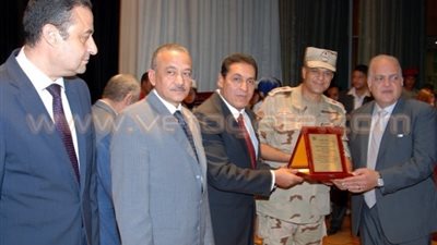 بالصور.. تكريم 45 أسرة من أهالي شهداء الجيش والشرطة بالشرقية