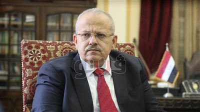 عمداء كليات جامعة القاهرة يناقشون مقترحات اختيار القيادات مع عبد الغفار