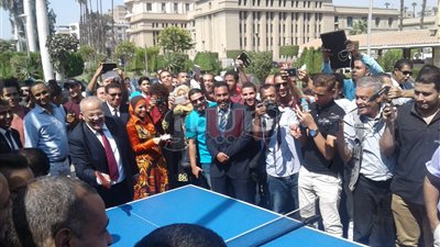 مباراة تنس طاولة بين وزير التعليم العالي ورئيس جامعة القاهرة