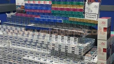 بالصور.. ضبط 211 خرطوشة سجائر مسرطنة مع راكب بجمارك الغردقة