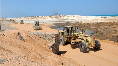 الإسكان: الانتهاء من طريق بديل لـ «الساحلي بالعلمين» بطول 38 كيلو