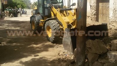 بالصور.. إزالة تعديات طريق محطة الأقادمة بأبوتيج في أسيوط