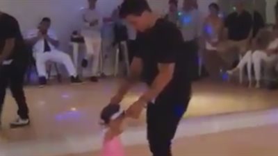 بالفيديو.. طفلة تشعل «فيس بوك» برقصة تانجو مع شاب