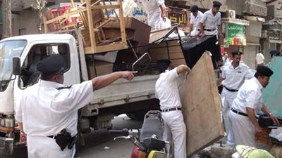 إصابة 3 أفراد شرطة رشقهم باعة جائلون في حملة بالقاهرة