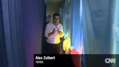 بالفيديو.. «حانة» توفر لك الاستلقاء بجانب فتاة حسناء مع حضن مقابل 40 دولارًا