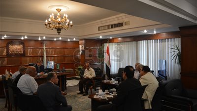 إجراءات جديدة للنهوض بالتنظيم النقابي.. سعفان يلتقي قيادات النقابات لبحث الملفات العالقة.. انتخابات نكميلية للجان التي وفقت أوضاعها.. زيارات للشركات والمصانع وحوار مجتمعي مع العمال (صور)