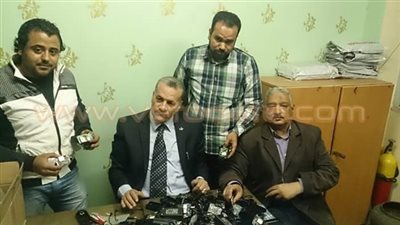 بالصور.. إحباط محاولة تهريب عملات أثرية داخل طرد بمطار القاهرة