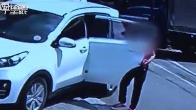 رجل يدهس زوجته ويقتحم متجرا ويصيب 3 أشخاص (فيديو)