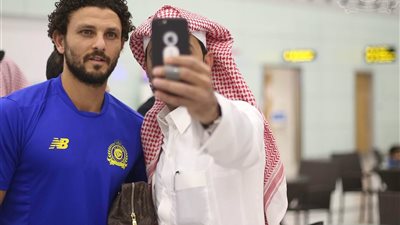حسام غالي يصل مدينة جدة مع النصر لملاقاة الأهلي في الكلاسيكو