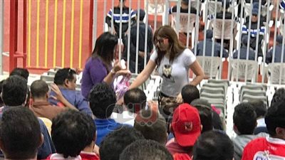 يارا نعوم تحضر لقاء الأهلي والترجي ببرج العرب