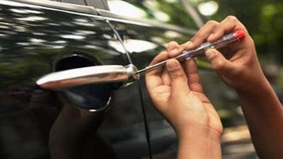 ضبط متهمين أثناء استقلال سيارة مبلغ بسرقتها فى القليوبية