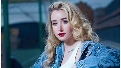 هنا الزاهد تتألق بالكاجوال في أحدث «فوتو سيشن» بعد خطبتها