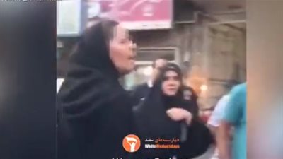 إيرانية تنتصر في معركة الحجاب ضد رجل دين (فيديو)