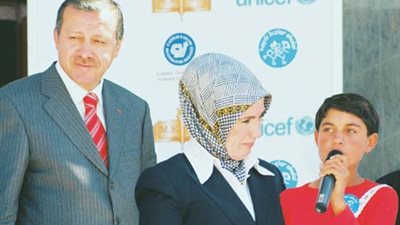 الفساد يضرب «عائلة أردوغان».. ابنه أحمد مرتبط بصفقات مشبوهة مع إسرائيل.. ابنته تناولت العشاء على ضوء الشموع مع روبرت دي نيرو..  نجله الثالث عين في البنك الدولي.. و6 وزراء «طرحوا» ت