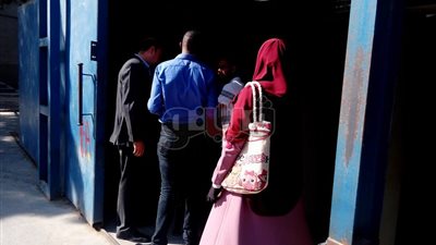 بالصور.. إقبال ضعيف على بوابة مترو جامعة القاهرة في ثاني أيام الدراسة