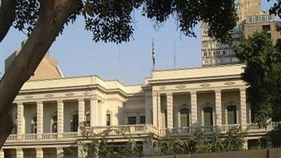 السفارة البريطانية بالقاهرة تنفي تقديم أموال لـ«الإخوان»