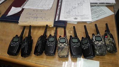 جمارك مطار أسوان تضبط أجهزة لاسلكي مع مهندس إيطالي (صور)