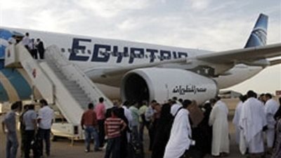 مصر للطيران تكثف رحلاتها لنقل الحجاج من الأراضي المقدسة.. رئيس الشركة: نقل 21 ألف حاج منذ بدء موسم العودة.. إيفاد مندوبين لتسهيل إجراءات عودة ضيوف الرحمن.. واليوم 19 رحلة تحمل 4 آلاف حاج