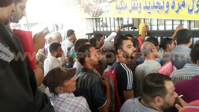 بالفيديو والصور.. معاناة المواطنين في وحدة مرور جزيرة محمد بالوراق