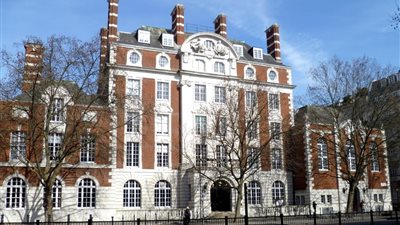 طلاب الكلية الملكية للفنون يطورون سيارة فيات لتناسب 2020