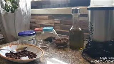 اصنعي بنفسك «زيت نواة التمر».. لتكثيف وإطالة شعرك (فيديو)